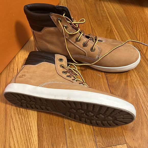 Only worn a few times~ Timberland boots - Picture 2 of 5